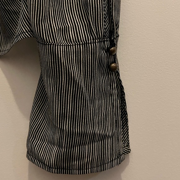 womens blouse - Picture 4 of 4